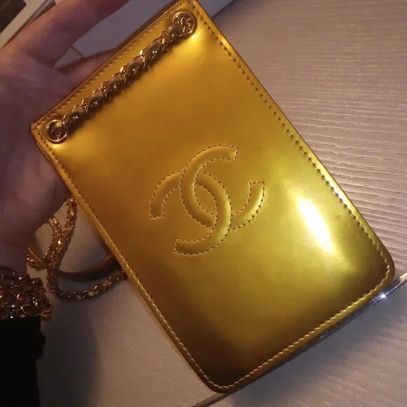 Chanel Gold Patent Leather Interlocking CC Crossbody - Picture 3 of 17